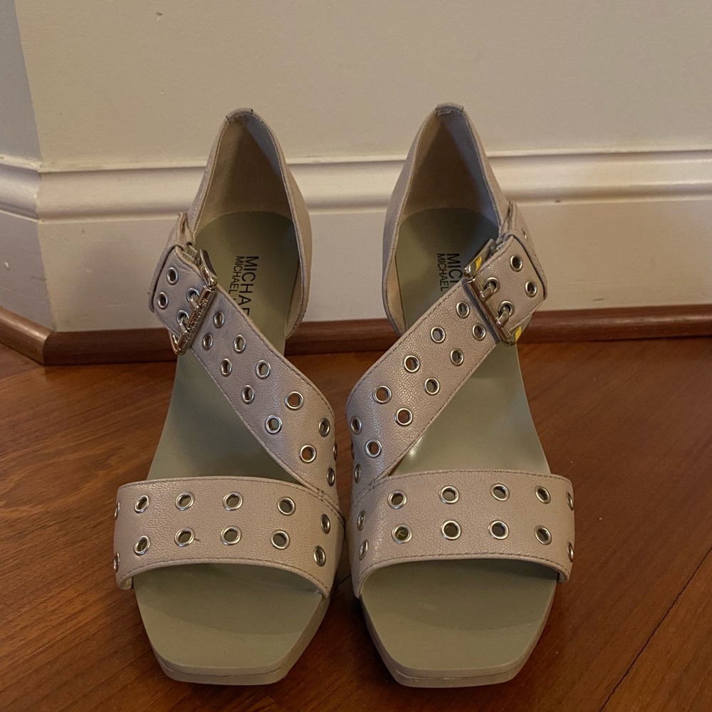 New in box Michael by Michael Kors Carson Sandal, Cement, size 6.5M